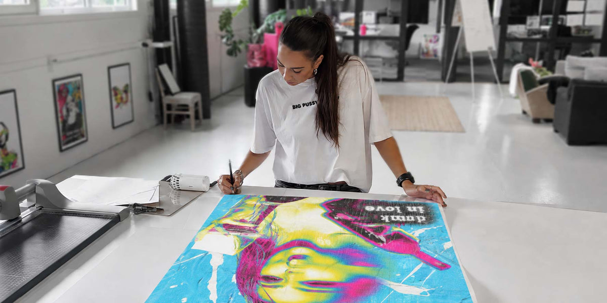 Bak hver signatur står én kunstner.