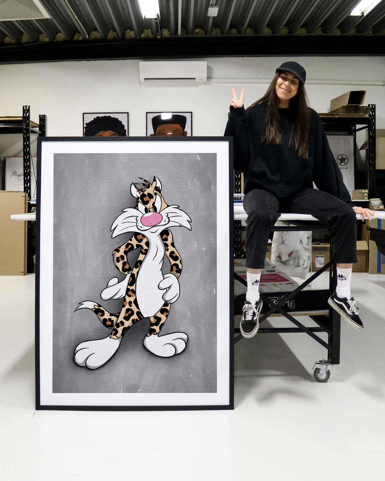 Looney Leo – Grey